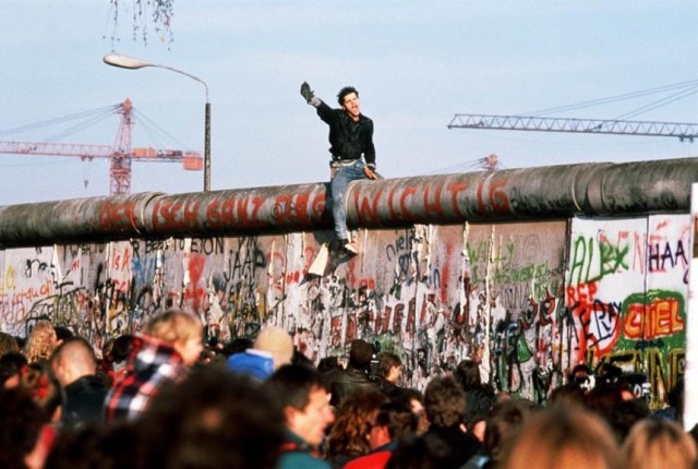 أحداث غيرت مجرى التاريخ.. انهيار جدار برلين