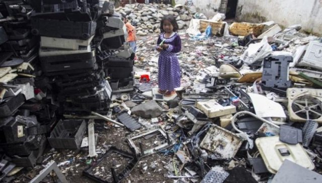 ما هي النفايات الإلكترونية؟ وكيف يتم التخلص منها؟