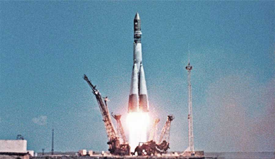 سبوتنيك أول مركبة فضائية في التاريخ