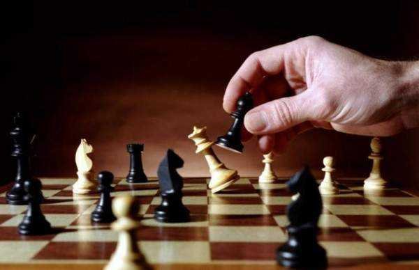 يتحرك واحدة شطرنج في خطوة لعبة شطرنج