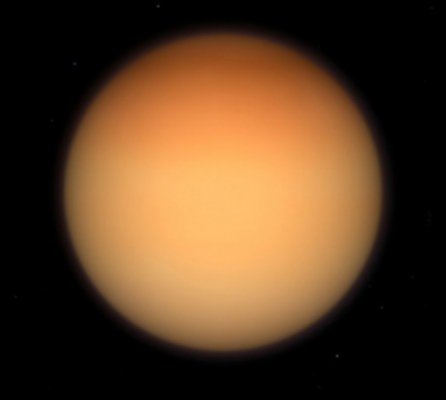 تيتان أكبر أقمار كوكب زحل