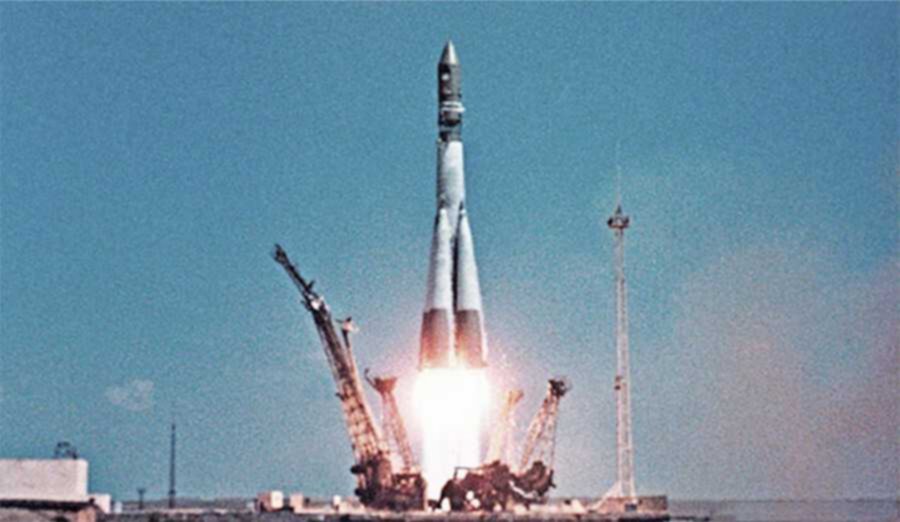سبوتنيك أول مركبة فضائية في التاريخ