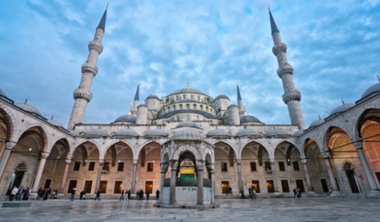 مسجد السلطان أحمد.. جوهرة معمارية تحكي قصة تاريخية عريقة